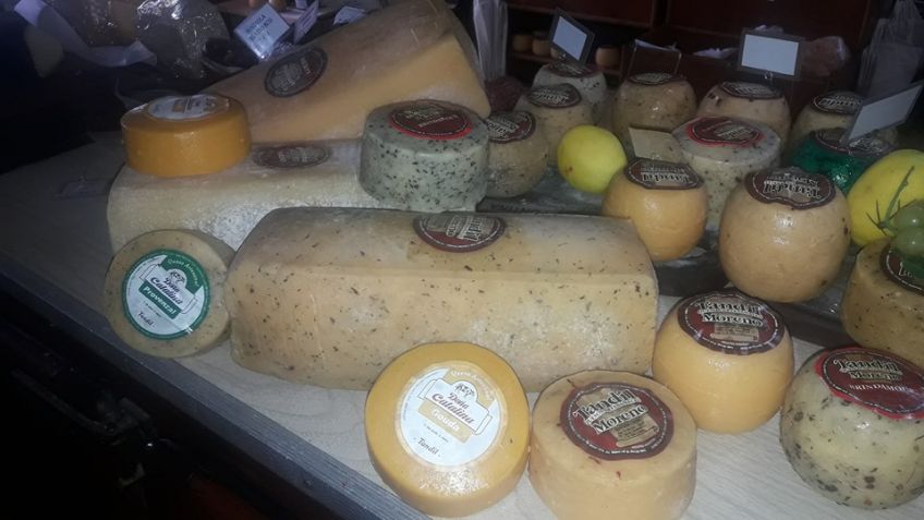 Delincuentes vaciaron una fábrica de quesos