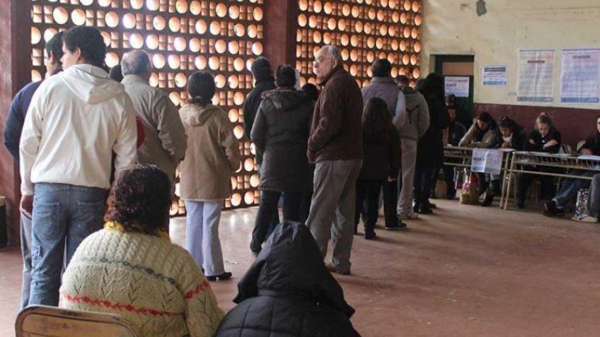 Falta de autoridades y boletas, los principales problemas en el inicio de los comicios