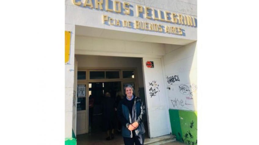 En la escuela donde se educó, votó Nicolini