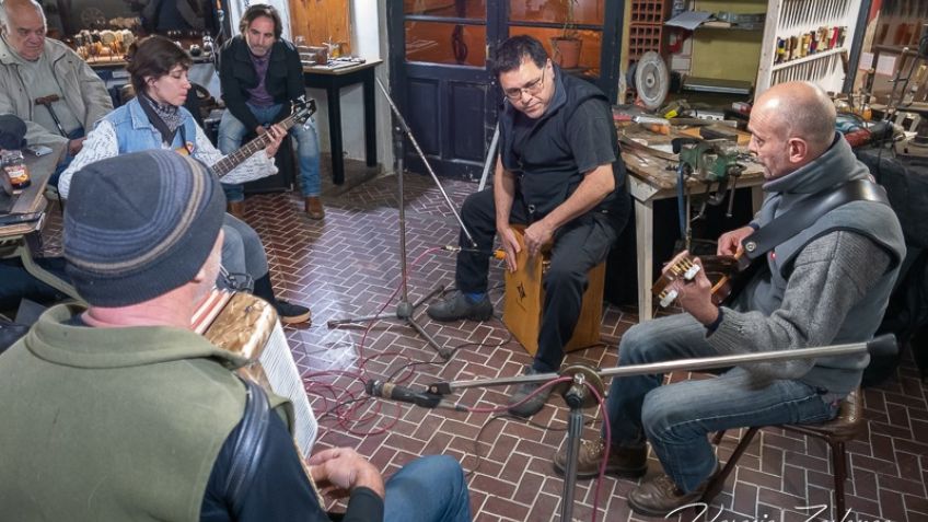 El viernes, música, humor y poesía
