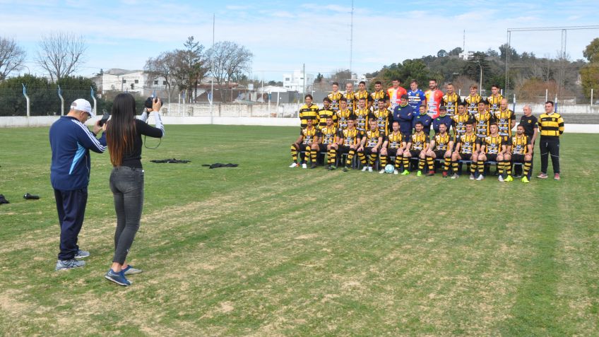 El plantel de Santamarina se tomó las fotos oficiales