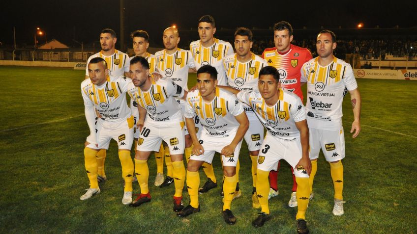 El aurinegro perdió en su debut como local