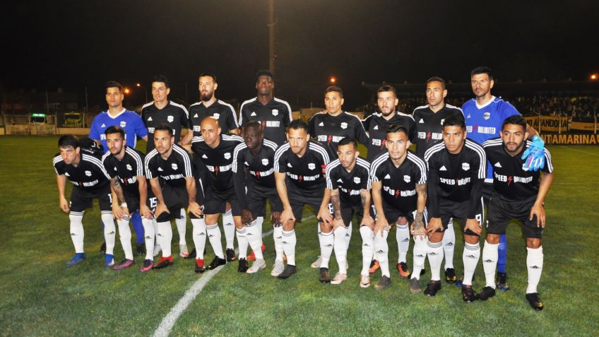 El aurinegro perdió en su debut como local