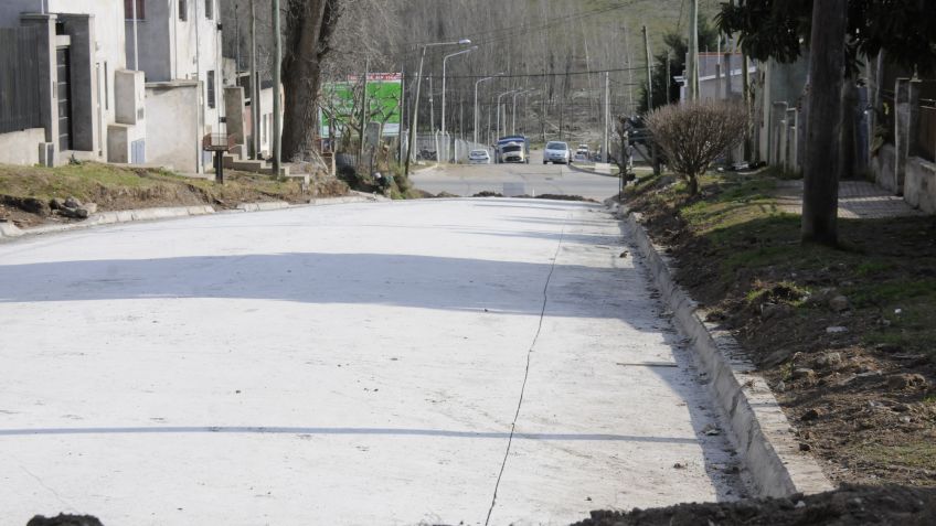 Continúan los trabajos de pavimentación en distintos barrios