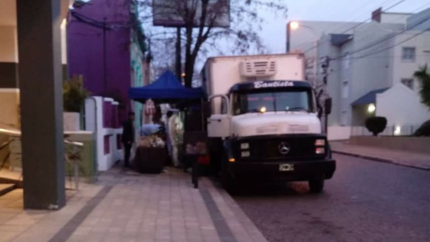 Quejas de comerciantes por la presencia del Camión de la Economía Popular en el centro