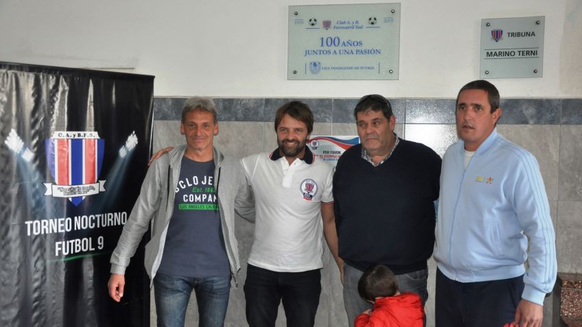 La Liga obsequió una placa a Ferro por su centenario