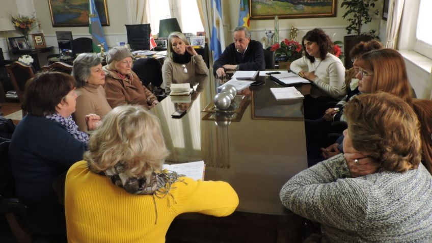El intendente se reunió con representantes de Caritas