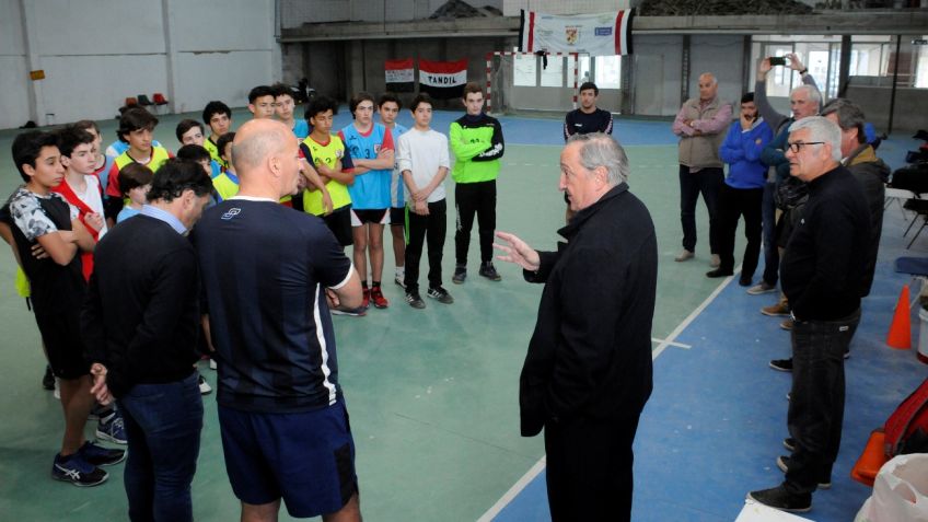 Lunghi recorrió las obras que realiza el Club Defensa en su sede