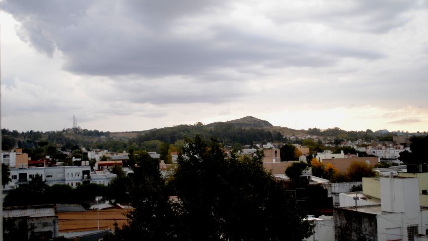 Viernes con cielo nublado