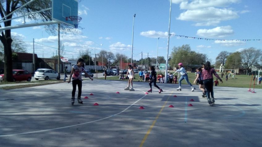 Juegos, música y deporte en el nuevo playón deportivo del barrio Parque Movediza