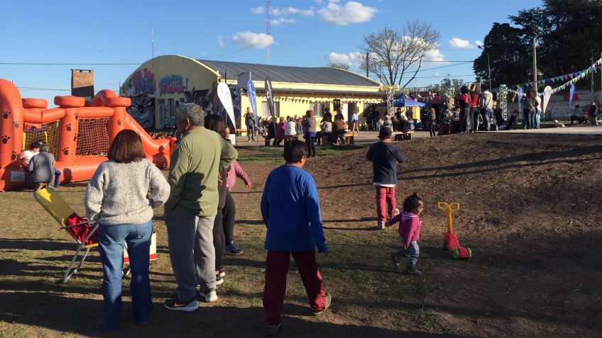 Juegos, música y deporte en el nuevo playón deportivo del barrio Parque Movediza