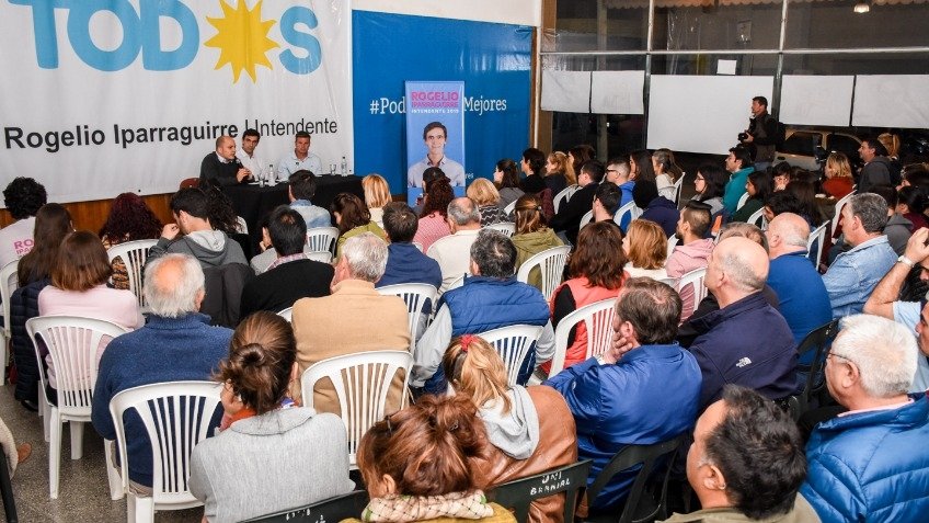 Iparraguirre presentó las propuestas para la creación de tierras y viviendas 