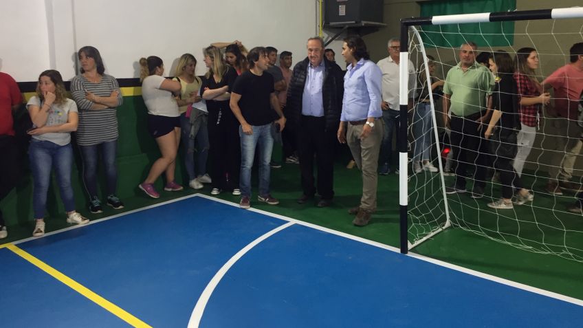 Defensores Del Cerro presentó nuevas obras en su polideportivo cubierto