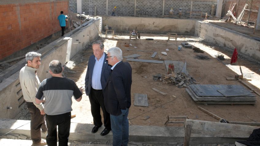 Estiman que en un año podría inaugurarse la pileta cubierta del CEF 42