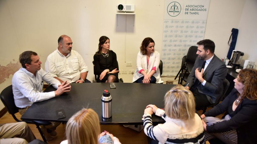 Almenta se reunió con la dirigencia de la abogacía local