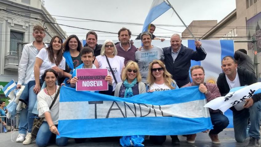 Nicolini y su equipo participaron de la marcha del "Si se puede" en Olavarría