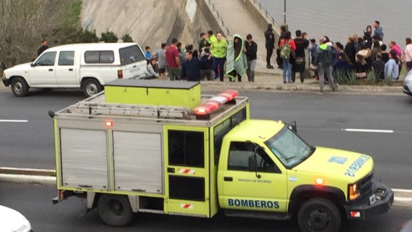 Se le cayeron las llaves al Dique y se tiró a buscarlas: tuvo que ser rescatado