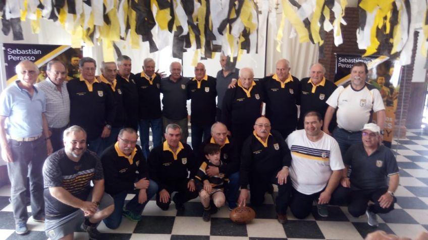 Uncas homenajeó a los "Camisetas Negras"
