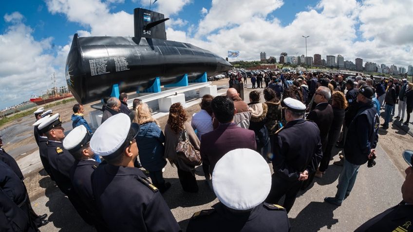 Presentaron una réplica del Ara San Juan en homenaje a sus tripulantes