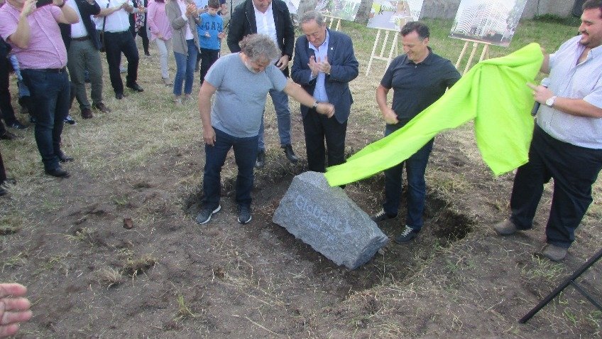 Globant puso la primera piedra de su "edificio de clase mundial"