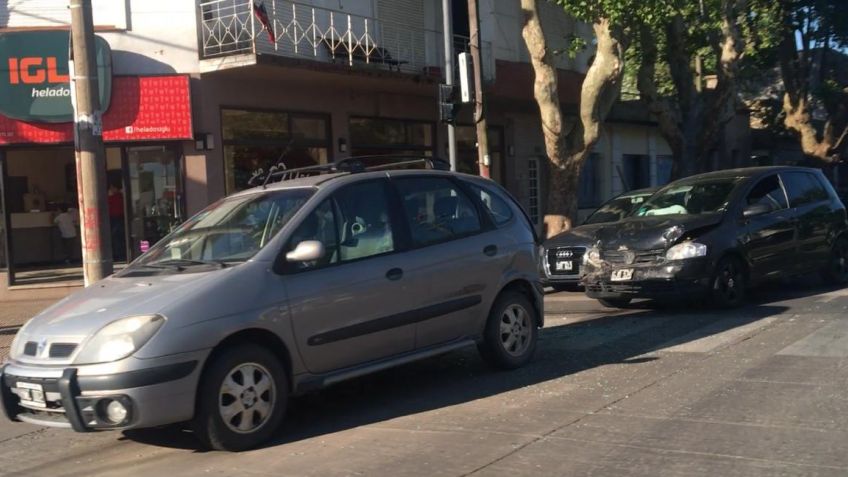 Choque por alcance en el semáforo de Avellaneda y Santamarina