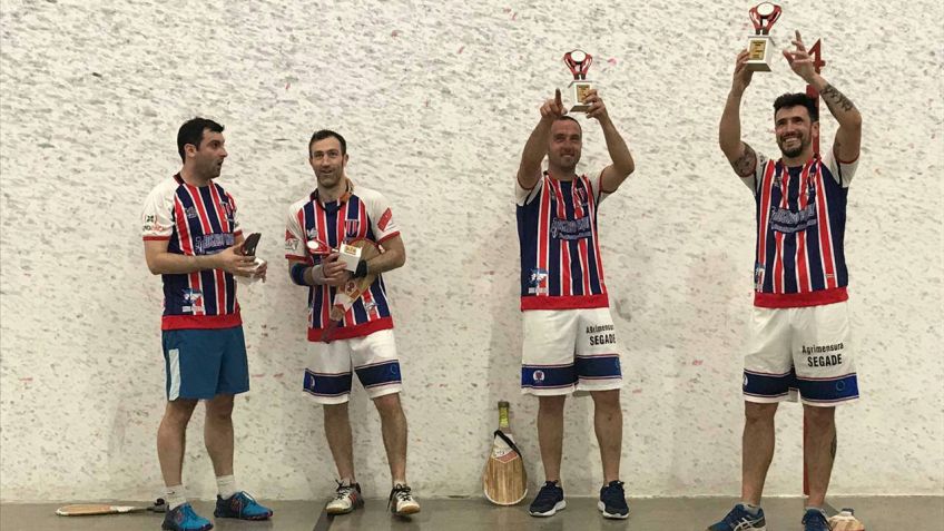 La pelota paleta de Ferro está en plena actividad