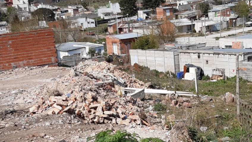 Se suman las quejas en Villa del Parque: inseguridad, usurpación y basural