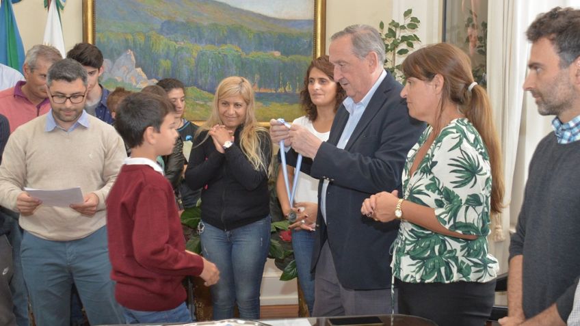 El intendente distinguió a estudiantes que se destacaron en olimpiadas matemáticas
