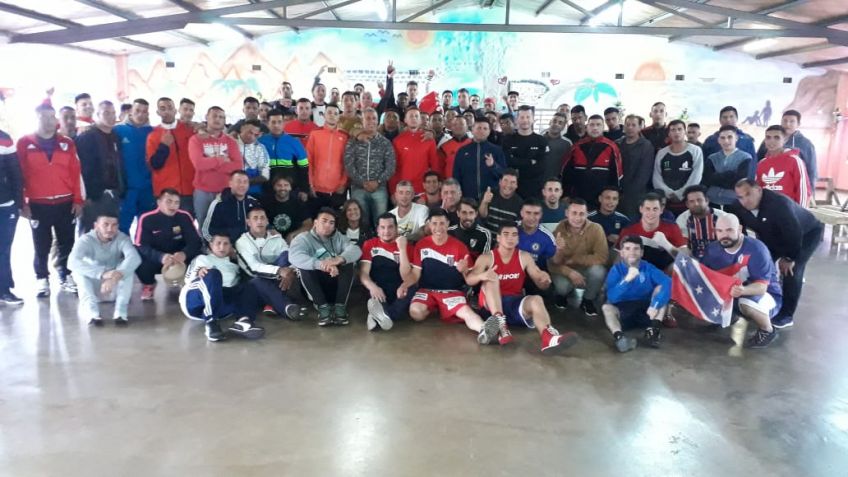 Ferro brindó una exhibición de boxeo en la Unidad Penal 37 de Barker