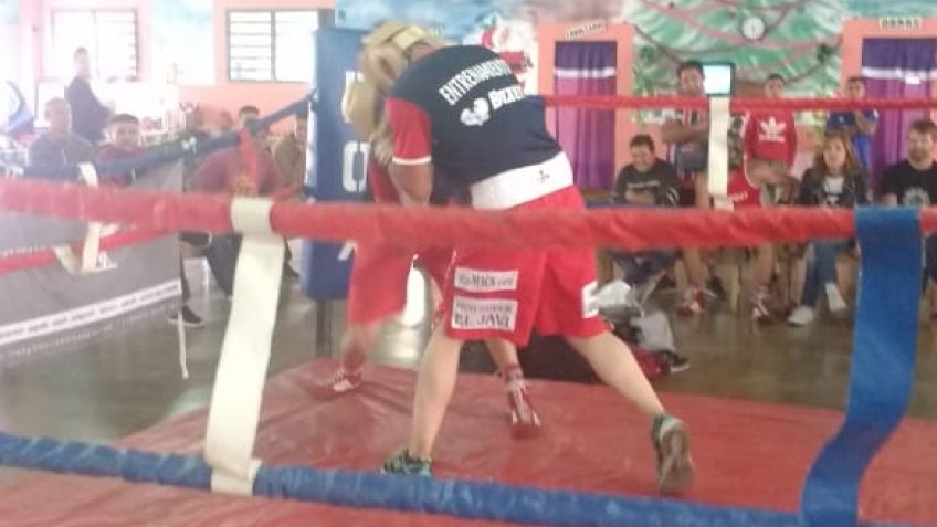 Ferro brindó una exhibición de boxeo en la Unidad Penal 37 de Barker