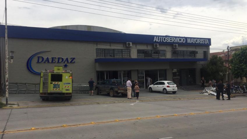 Dos operarios heridos tras caer de un techo que cedió