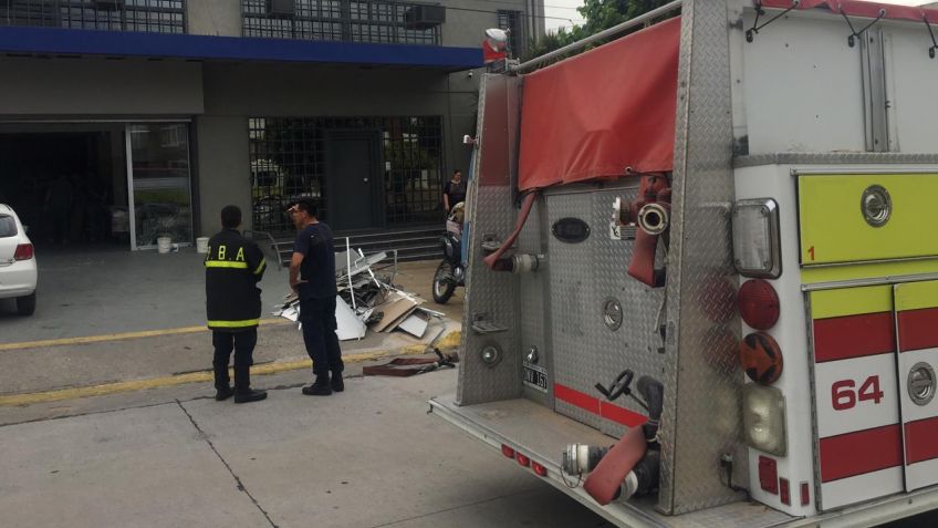 Dos operarios heridos tras caer de un techo que cedió