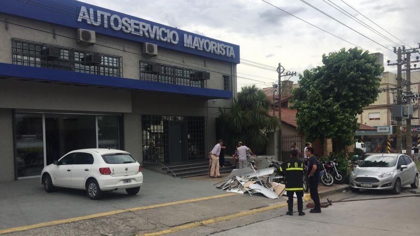Dos operarios heridos tras caer de un techo que cedió