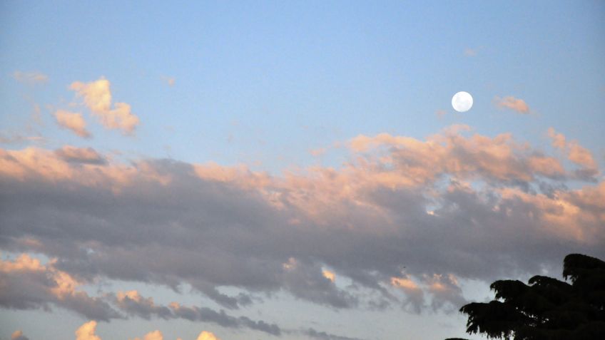 Martes con cielo algo nublado