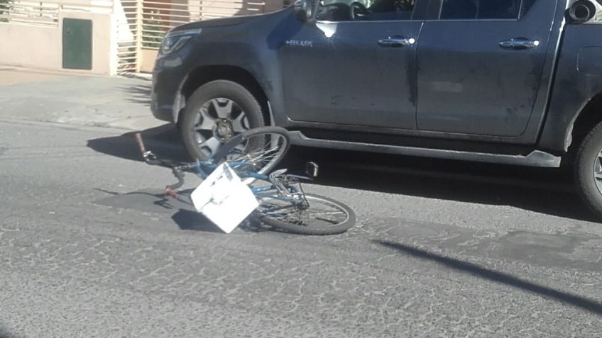 Abrió la puerta de la camioneta y venía una bicicleta: una mujer herida