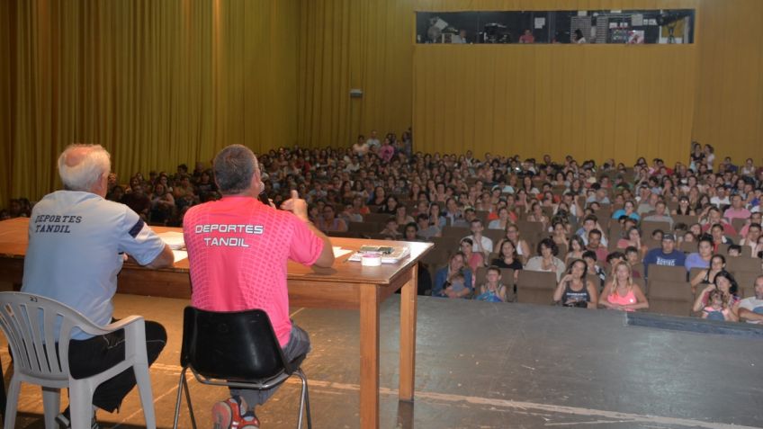 Se realizó la reunión de padres del primer contingente de la colonia municipal