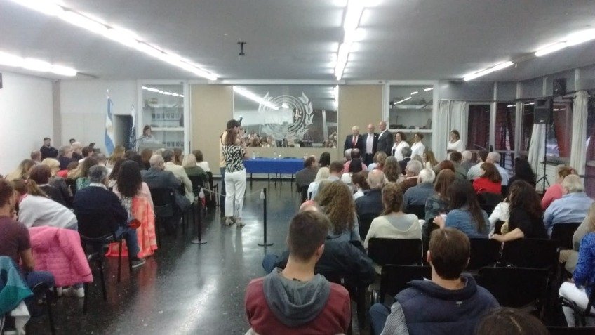 Nuevos graduados y distinciones por 25 años de servicio en UNICEN