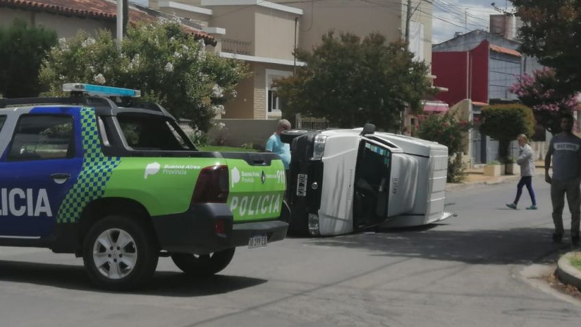 Choque y vuelco en San Martín y Roca