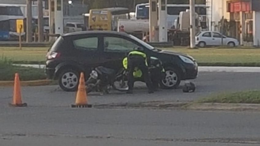Motociclista levemente herido tras choque en Colectora y Actis