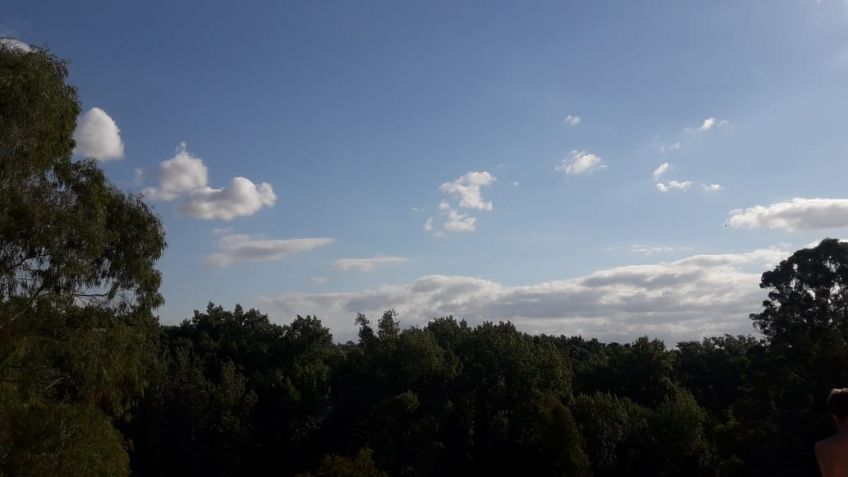Viernes con cielo algo nublado