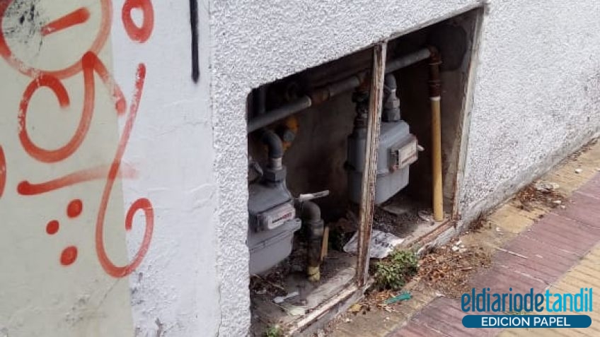 Las casillas que alojan los medidores de GAS: sin puertas, rotas o abiertas con un destornillador para leer el consumo, luego una patada para cerrarlas? ¡CAMUZZI, teléfono!