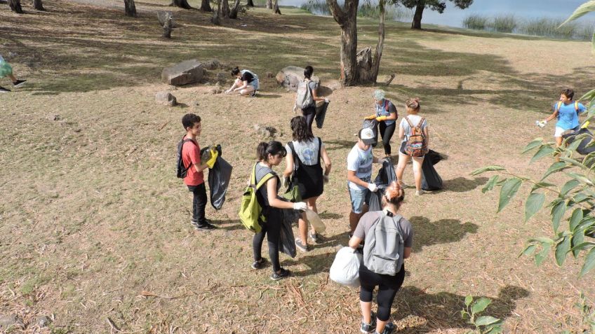 Jóvenes realizaron una limpieza en el Lago del Fuerte