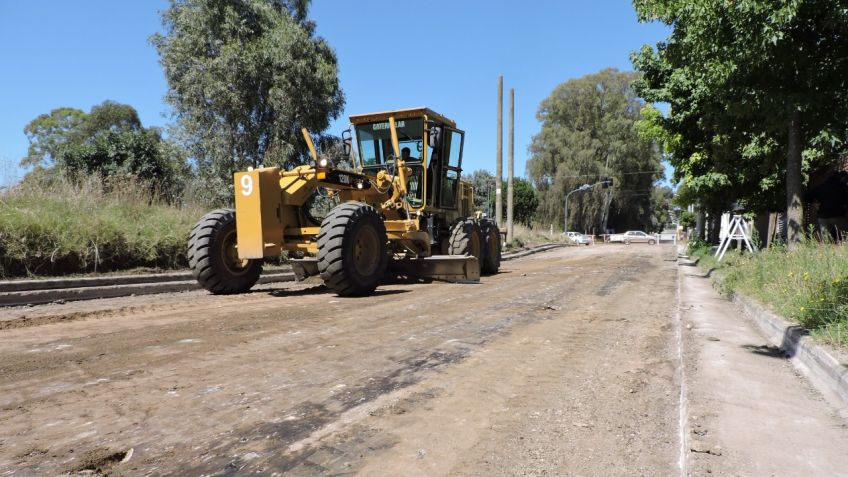 Comenzó la pavimentación de varias cuadras de la calle Dante Alighieri