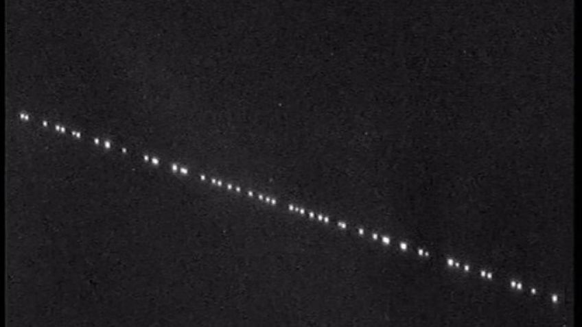 Una extraña fila de luces pasó por el cielo de Tandil