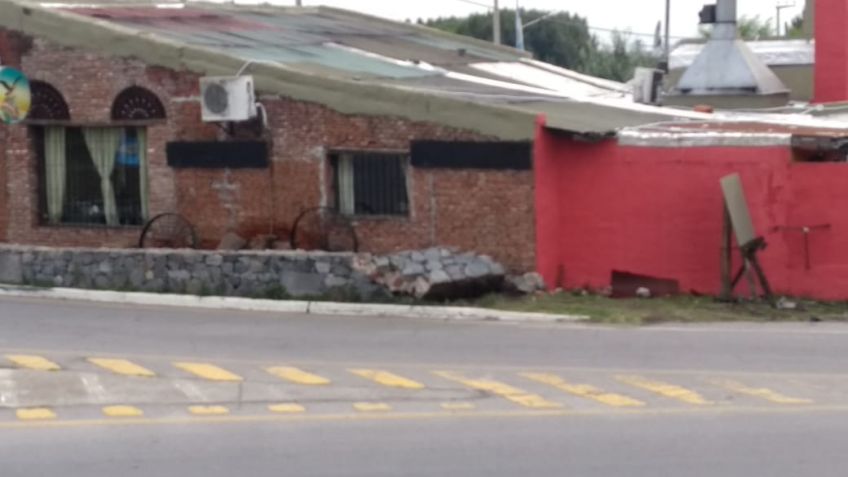 Automóvil colisionó y derribó pirca de La Pulpería