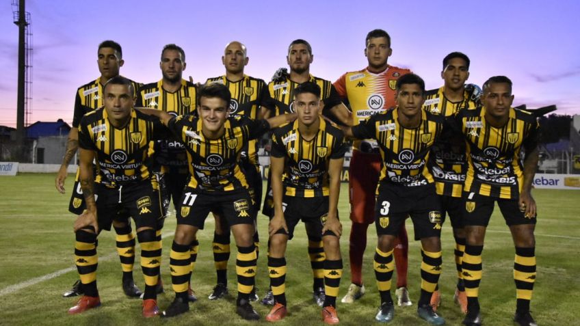 Con un hombre de más, Santamarina apenas rescató un punto ante Sarmiento