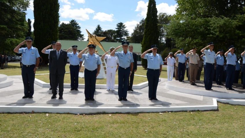 El Comodoro Máximo José Robertson asumió como nuevo Jefe de la VI Brigada Aérea