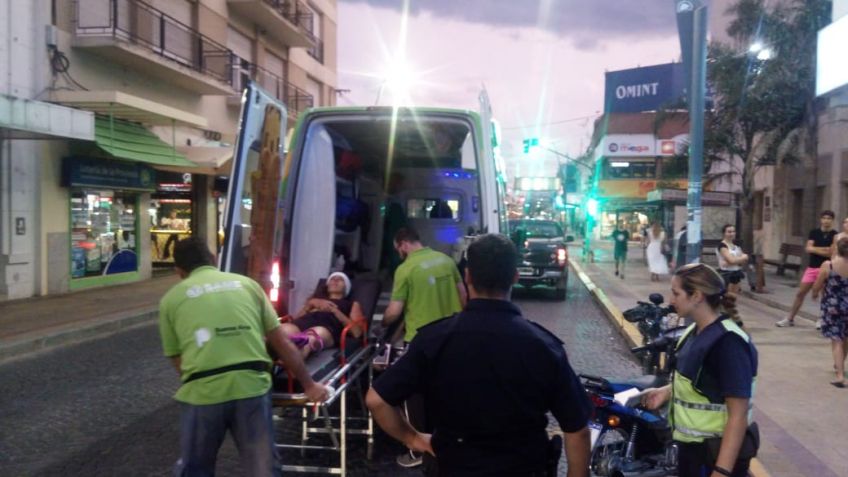 Abrió la puerta de su auto y chocó a una bicicleta: una herida