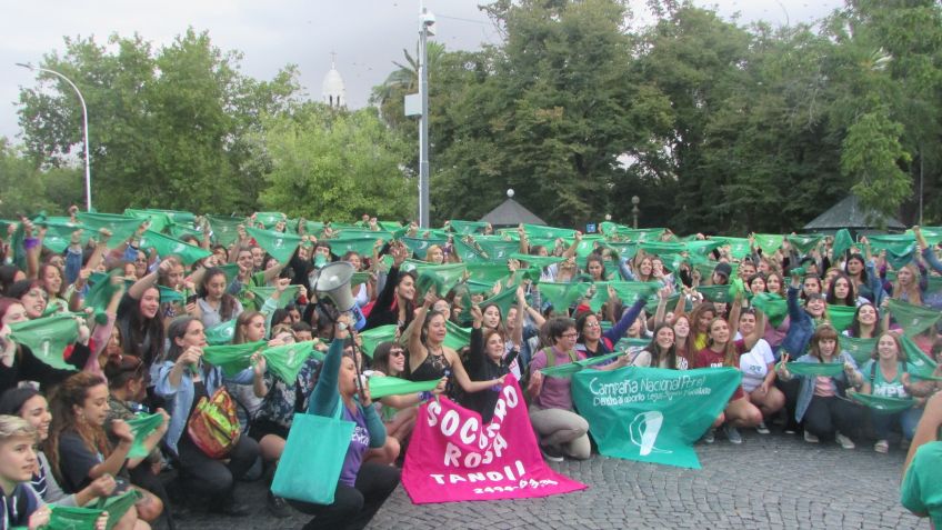 El "pañuelazo" por el aborto tuvo su réplica en Tandil 