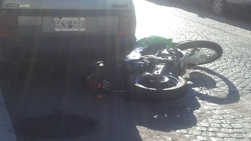 Motociclista herido tras colisionar con un auto